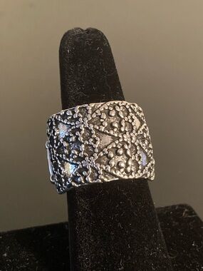 paparazzi Silver-Tone Textured Floral Wide Band Ring